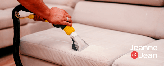 Les erreurs à ne plus faire pour nettoyer son canapé en tissu