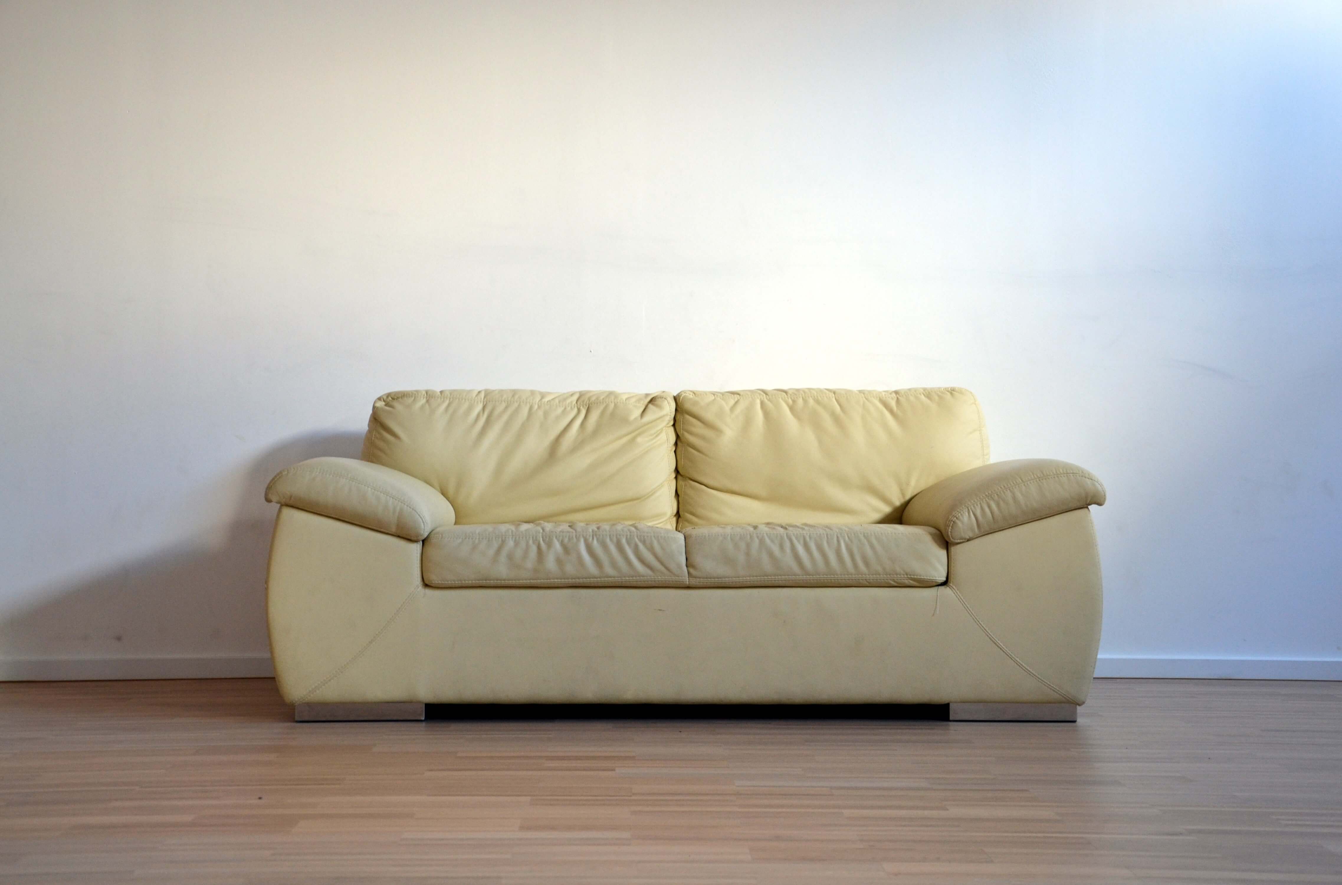 Les meilleures astuces pour nettoyer un canapé en cuir ! - Jeanne